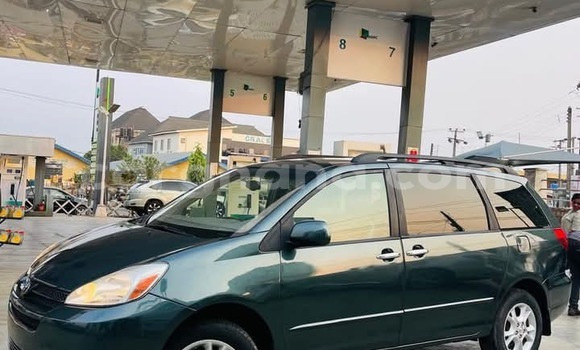 Ra Àlòkù Toyota Sienna Alawọ ewe Ọkọ̀ in Sekondi–Takoradi Metropolitan ni Oorun Ra Àlòkù Toyota Sienna Alawọ ewe Ọkọ̀ in Sekondi–Takoradi Metropolitan ni Oorun