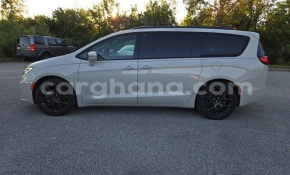 Buy Used Chrysler Pacifica White Car in Accra in Greater Accra Buy Used Chrysler Pacifica White Car in Accra in Greater Accra