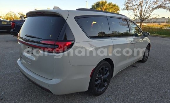 Buy Used Chrysler Pacifica White Car in Accra in Greater Accra Buy Used Chrysler Pacifica White Car in Accra in Greater Accra