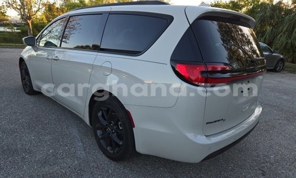 Buy Used Chrysler Pacifica White Car in Accra in Greater Accra Buy Used Chrysler Pacifica White Car in Accra in Greater Accra