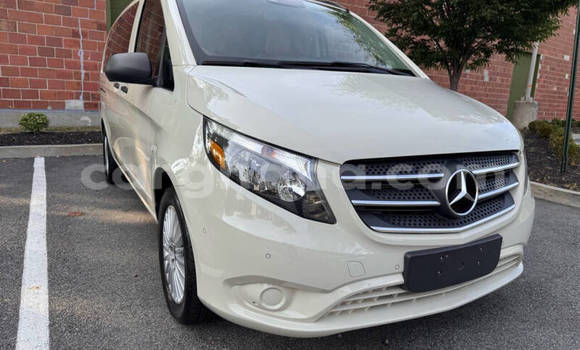 Ra Àlòkù Mercedes‒Benz Vito funfun Ọkọ̀ in Accra ni Greater Accra Ra Àlòkù Mercedes‒Benz Vito funfun Ọkọ̀ in Accra ni Greater Accra