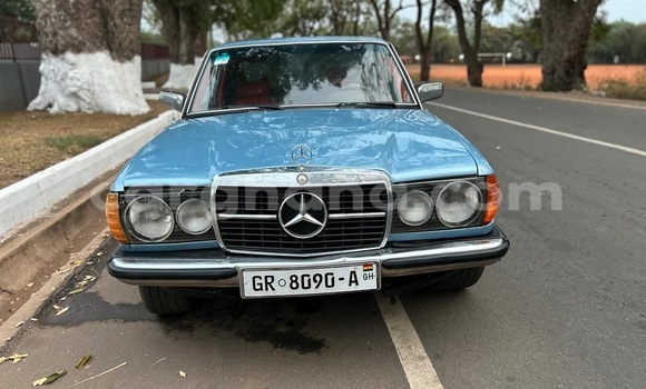 Ra Àlòkù Mercedes‒Benz 200 Blue Ọkọ̀ in Accra ni Greater Accra