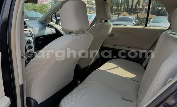 Sayi Na hannu Toyota Yaris Black Mota in Takoradi a Yamma Sayi Na hannu Toyota Yaris Black Mota in Takoradi a Yamma