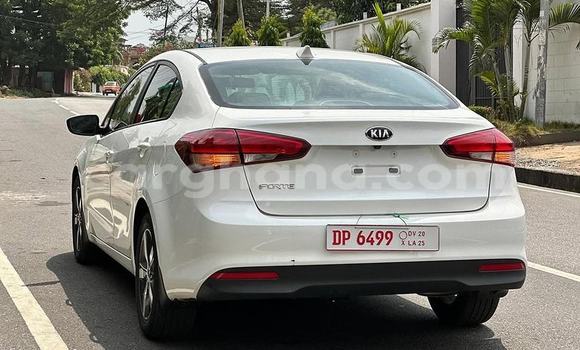 Ra Àlòkù Kia Forte funfun Ọkọ̀ in Accra ni Greater Accra Ra Àlòkù Kia Forte funfun Ọkọ̀ in Accra ni Greater Accra