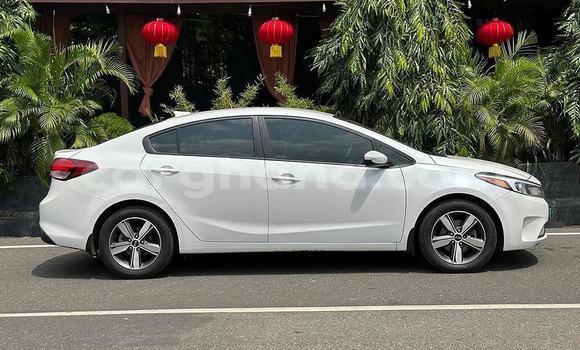 Ra Àlòkù Kia Forte funfun Ọkọ̀ in Accra ni Greater Accra Ra Àlòkù Kia Forte funfun Ọkọ̀ in Accra ni Greater Accra