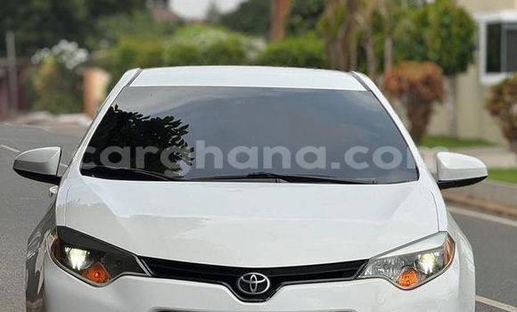 Sayi Na hannu Toyota Corolla White Mota in Accra a Greater Accra
