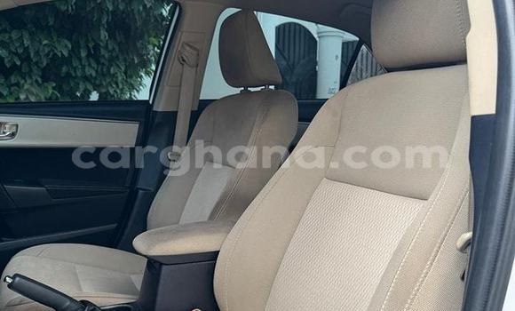 Ra Àlòkù Toyota Corolla funfun Ọkọ̀ in Accra ni Greater Accra Ra Àlòkù Toyota Corolla funfun Ọkọ̀ in Accra ni Greater Accra