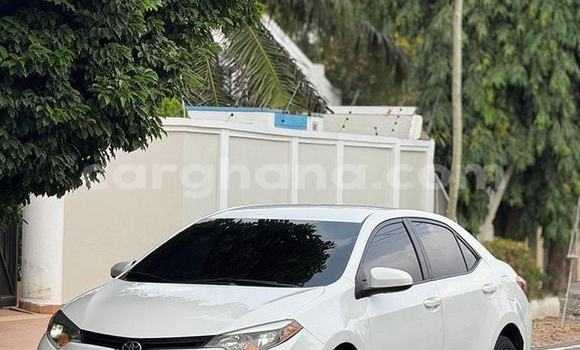 Ra Àlòkù Toyota Corolla funfun Ọkọ̀ in Accra ni Greater Accra Ra Àlòkù Toyota Corolla funfun Ọkọ̀ in Accra ni Greater Accra