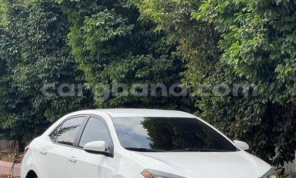Ra Àlòkù Toyota Corolla funfun Ọkọ̀ in Accra ni Greater Accra Ra Àlòkù Toyota Corolla funfun Ọkọ̀ in Accra ni Greater Accra