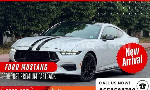 Ra Àlòkù Ford Mustang funfun Ọkọ̀ in Accra ni Greater Accra Ra Àlòkù Ford Mustang funfun Ọkọ̀ in Accra ni Greater Accra