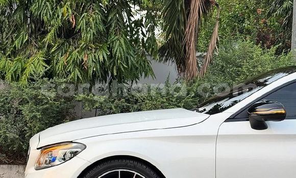 Ra Àlòkù Mercedes‒Benz C–Class funfun Ọkọ̀ in Accra ni Greater Accra Ra Àlòkù Mercedes‒Benz C–Class funfun Ọkọ̀ in Accra ni Greater Accra