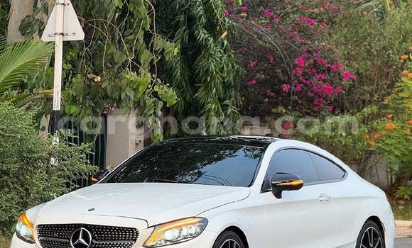 Ra Àlòkù Mercedes‒Benz C–Class funfun Ọkọ̀ in Accra ni Greater Accra Ra Àlòkù Mercedes‒Benz C–Class funfun Ọkọ̀ in Accra ni Greater Accra
