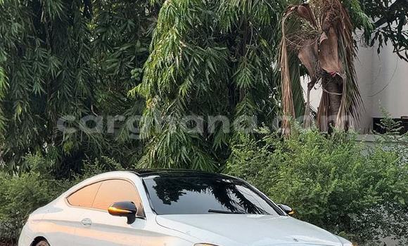 Ra Àlòkù Mercedes‒Benz C–Class funfun Ọkọ̀ in Accra ni Greater Accra Ra Àlòkù Mercedes‒Benz C–Class funfun Ọkọ̀ in Accra ni Greater Accra