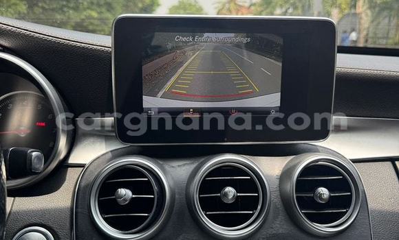 Ra Àlòkù Mercedes‒Benz C–Class funfun Ọkọ̀ in Kumasi ni Ashanti Ra Àlòkù Mercedes‒Benz C–Class funfun Ọkọ̀ in Kumasi ni Ashanti