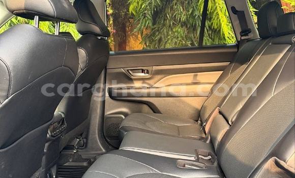 Ra Àlòkù Toyota Highlander funfun Ọkọ̀ in Accra ni Greater Accra Ra Àlòkù Toyota Highlander funfun Ọkọ̀ in Accra ni Greater Accra