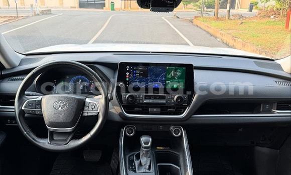 Ra Àlòkù Toyota Highlander funfun Ọkọ̀ in Accra ni Greater Accra Ra Àlòkù Toyota Highlander funfun Ọkọ̀ in Accra ni Greater Accra