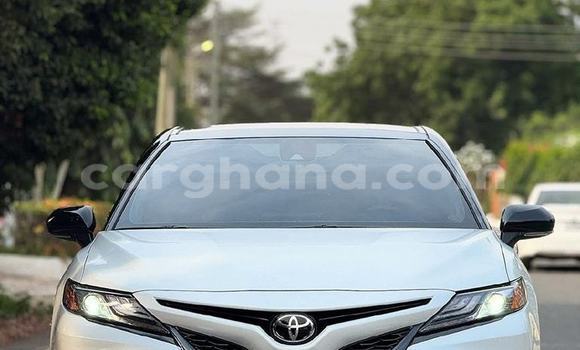 Ra Àlòkù Toyota Camry funfun Ọkọ̀ in Accra ni Greater Accra
