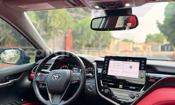 Ra Àlòkù Toyota Camry funfun Ọkọ̀ in Accra ni Greater Accra Ra Àlòkù Toyota Camry funfun Ọkọ̀ in Accra ni Greater Accra