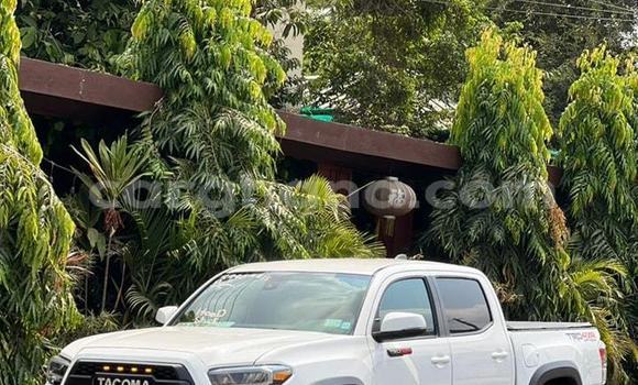 Ra Àlòkù Toyota Tacoma funfun Ọkọ̀ in Accra ni Greater Accra Ra Àlòkù Toyota Tacoma funfun Ọkọ̀ in Accra ni Greater Accra