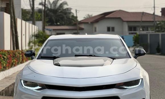Ra Àlòkù Chevrolet Camaro funfun Ọkọ̀ in Accra ni Greater Accra