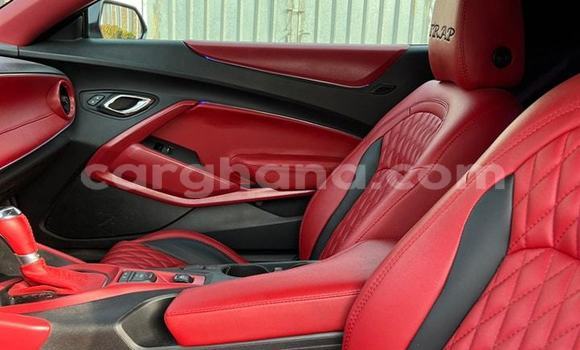 Ra Àlòkù Chevrolet Camaro funfun Ọkọ̀ in Accra ni Greater Accra Ra Àlòkù Chevrolet Camaro funfun Ọkọ̀ in Accra ni Greater Accra