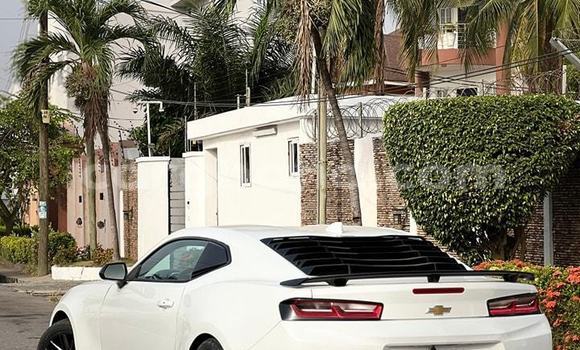Ra Àlòkù Chevrolet Camaro funfun Ọkọ̀ in Accra ni Greater Accra Ra Àlòkù Chevrolet Camaro funfun Ọkọ̀ in Accra ni Greater Accra