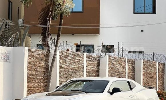 Ra Àlòkù Chevrolet Camaro funfun Ọkọ̀ in Accra ni Greater Accra Ra Àlòkù Chevrolet Camaro funfun Ọkọ̀ in Accra ni Greater Accra