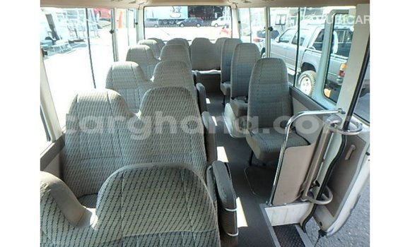 Ra Imported Toyota Coaster funfun Ọkọ̀ in Import - Dubai ni Ashanti Ra Imported Toyota Coaster funfun Ọkọ̀ in Import - Dubai ni Ashanti