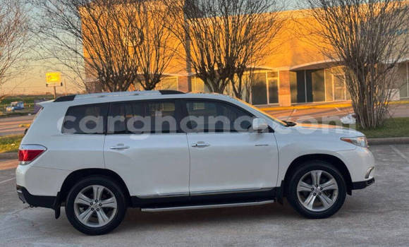 Ra Àlòkù Toyota Highlander funfun Ọkọ̀ in Accra ni Greater Accra Ra Àlòkù Toyota Highlander funfun Ọkọ̀ in Accra ni Greater Accra