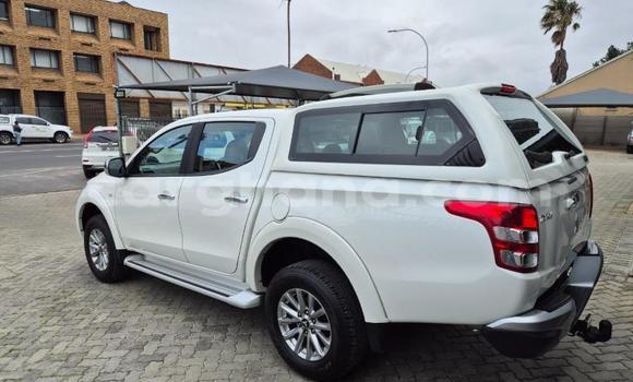 Buy Used Mitsubishi Triton White Car in Accra in Greater Accra Buy Used Mitsubishi Triton White Car in Accra in Greater Accra