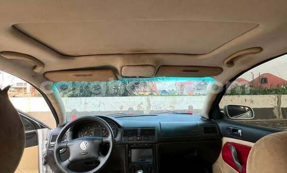 Ra Àlòkù Volkswagen Passat funfun Ọkọ̀ in Accra ni Greater Accra Ra Àlòkù Volkswagen Passat funfun Ọkọ̀ in Accra ni Greater Accra