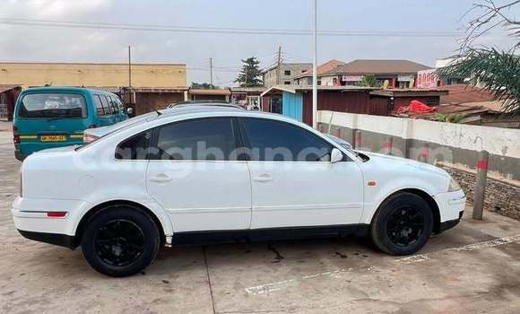 Ra Àlòkù Volkswagen Passat funfun Ọkọ̀ in Accra ni Greater Accra Ra Àlòkù Volkswagen Passat funfun Ọkọ̀ in Accra ni Greater Accra