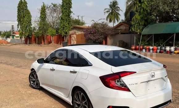 Ra Àlòkù Honda Civic funfun Ọkọ̀ in Accra ni Greater Accra Ra Àlòkù Honda Civic funfun Ọkọ̀ in Accra ni Greater Accra