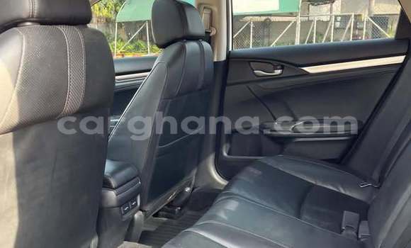 Ra Àlòkù Honda Civic funfun Ọkọ̀ in Accra ni Greater Accra Ra Àlòkù Honda Civic funfun Ọkọ̀ in Accra ni Greater Accra