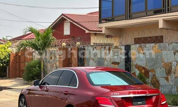 Buy Used Mercedes‒Benz E–Class Red Car in Accra in Greater Accra Buy Used Mercedes‒Benz E–Class Red Car in Accra in Greater Accra