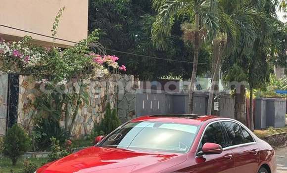 Ra Àlòkù Mercedes‒Benz E–Class Red Ọkọ̀ in Accra ni Greater Accra Ra Àlòkù Mercedes‒Benz E–Class Red Ọkọ̀ in Accra ni Greater Accra
