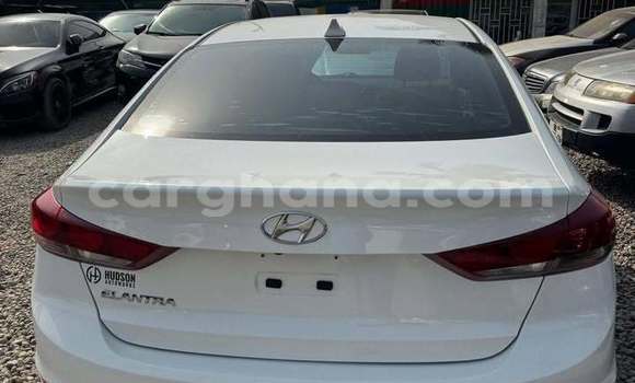 Ra Àlòkù Hyundai Elantra funfun Ọkọ̀ in Accra ni Greater Accra Ra Àlòkù Hyundai Elantra funfun Ọkọ̀ in Accra ni Greater Accra