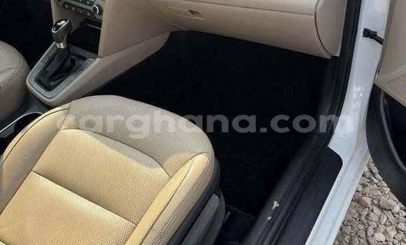 Ra Àlòkù Hyundai Elantra funfun Ọkọ̀ in Accra ni Greater Accra Ra Àlòkù Hyundai Elantra funfun Ọkọ̀ in Accra ni Greater Accra