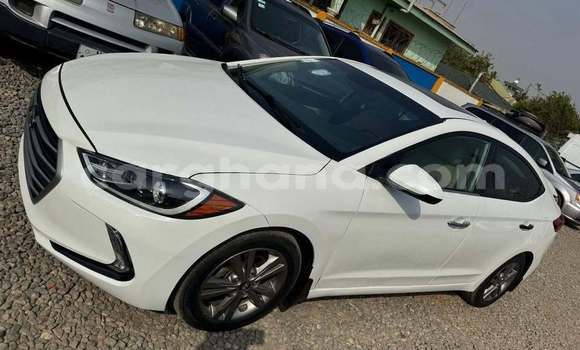 Ra Àlòkù Hyundai Elantra funfun Ọkọ̀ in Accra ni Greater Accra Ra Àlòkù Hyundai Elantra funfun Ọkọ̀ in Accra ni Greater Accra