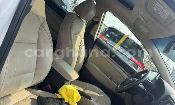 Ra Àlòkù Hyundai Elantra funfun Ọkọ̀ in Accra ni Greater Accra Ra Àlòkù Hyundai Elantra funfun Ọkọ̀ in Accra ni Greater Accra