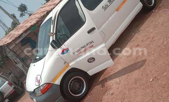 Sayi Na hannu Toyota Hiace White Mota in Accra a Greater Accra