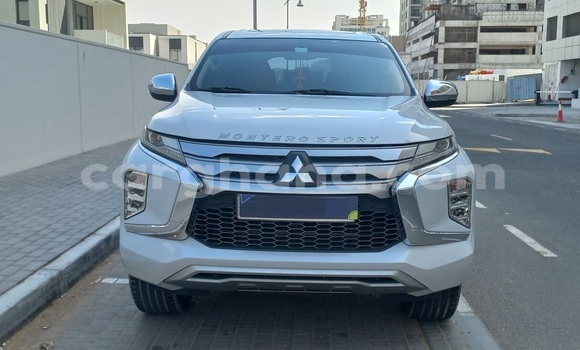 Ra Àlòkù Mitsubishi Montero Sport funfun Ọkọ̀ in Accra ni Greater Accra Ra Àlòkù Mitsubishi Montero Sport funfun Ọkọ̀ in Accra ni Greater Accra