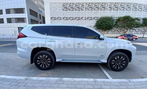 Ra Àlòkù Mitsubishi Montero Sport funfun Ọkọ̀ in Accra ni Greater Accra Ra Àlòkù Mitsubishi Montero Sport funfun Ọkọ̀ in Accra ni Greater Accra
