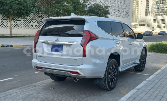Ra Àlòkù Mitsubishi Montero Sport funfun Ọkọ̀ in Accra ni Greater Accra Ra Àlòkù Mitsubishi Montero Sport funfun Ọkọ̀ in Accra ni Greater Accra