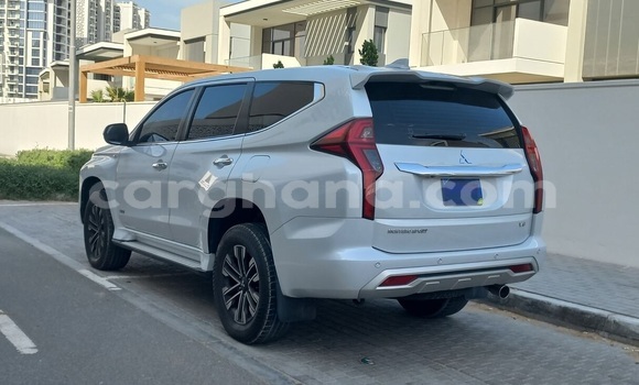 Ra Àlòkù Mitsubishi Montero Sport funfun Ọkọ̀ in Accra ni Greater Accra Ra Àlòkù Mitsubishi Montero Sport funfun Ọkọ̀ in Accra ni Greater Accra