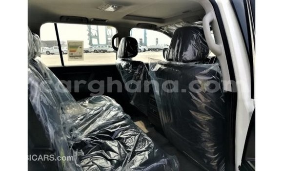 Sayi Imported Toyota Land Cruiser White Mota in Import - Dubai a Ashanti Sayi Imported Toyota Land Cruiser White Mota in Import - Dubai a Ashanti