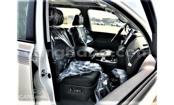 Sayi Imported Toyota Land Cruiser White Mota in Import - Dubai a Ashanti Sayi Imported Toyota Land Cruiser White Mota in Import - Dubai a Ashanti