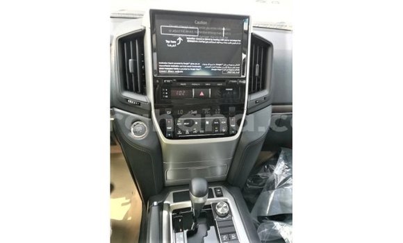 Sayi Imported Toyota Land Cruiser White Mota in Import - Dubai a Ashanti Sayi Imported Toyota Land Cruiser White Mota in Import - Dubai a Ashanti