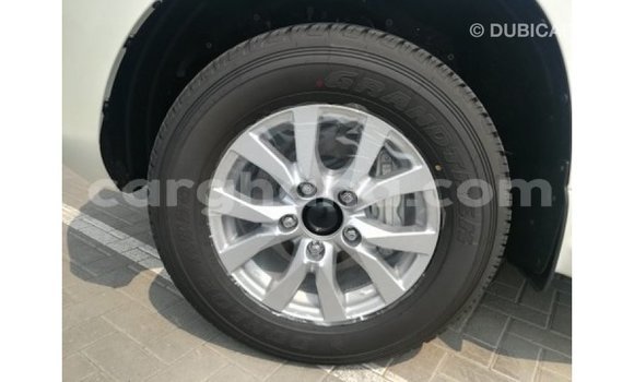Sayi Imported Toyota Land Cruiser White Mota in Import - Dubai a Ashanti Sayi Imported Toyota Land Cruiser White Mota in Import - Dubai a Ashanti