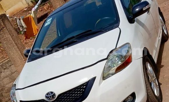 Sayi Na hannu Toyota Yaris White Mota in Accra a Greater Accra Sayi Na hannu Toyota Yaris White Mota in Accra a Greater Accra